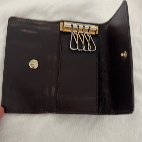 Authentic Louis Vuitton Vernis Four Ring Key Holder In Box - Picture 5 of 12